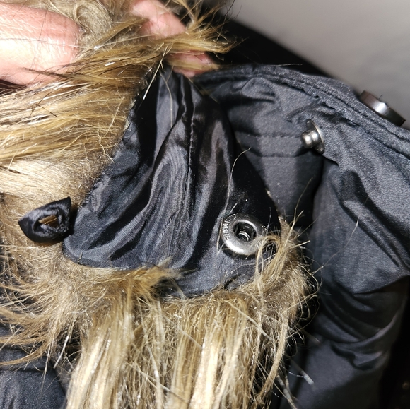 Hollister Women's Long Puffer Jacket With Faux Fur Trimmed Hood - Picture 9 of 9